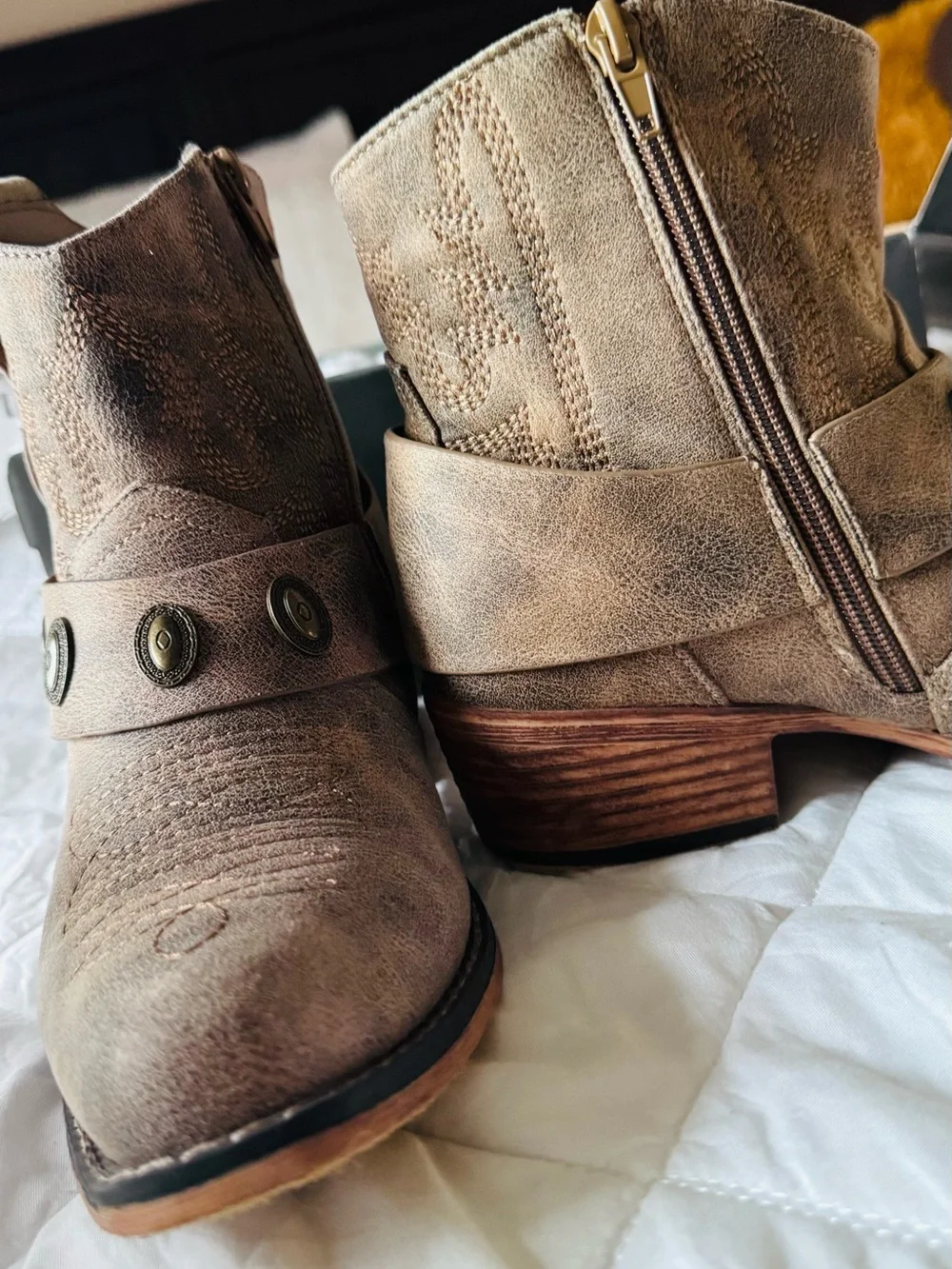 Natural Reflections Mauve Distressed Western Ankle Boots